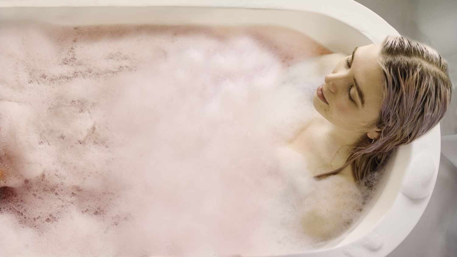 Wellness-hétvége helyett kádfürdő: így lesz tökéletes a relax otthon is